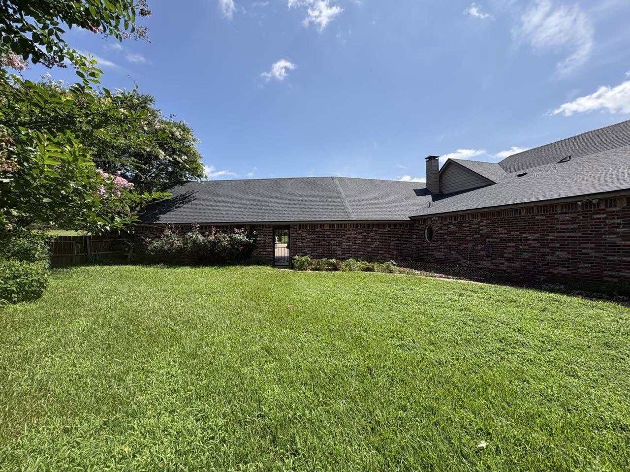 Completed architectural shingle roof on a Houston brick ranch home