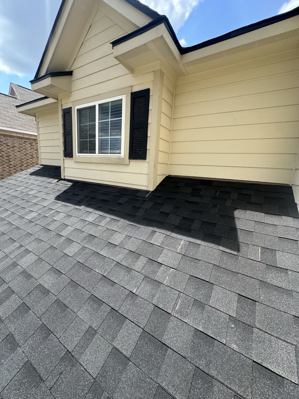A finished architectural shingle roof by Houston Roofing Solution